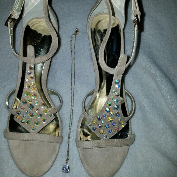 Carlos Santana Heels +Diamond Necklace - Picture 1 of 8
